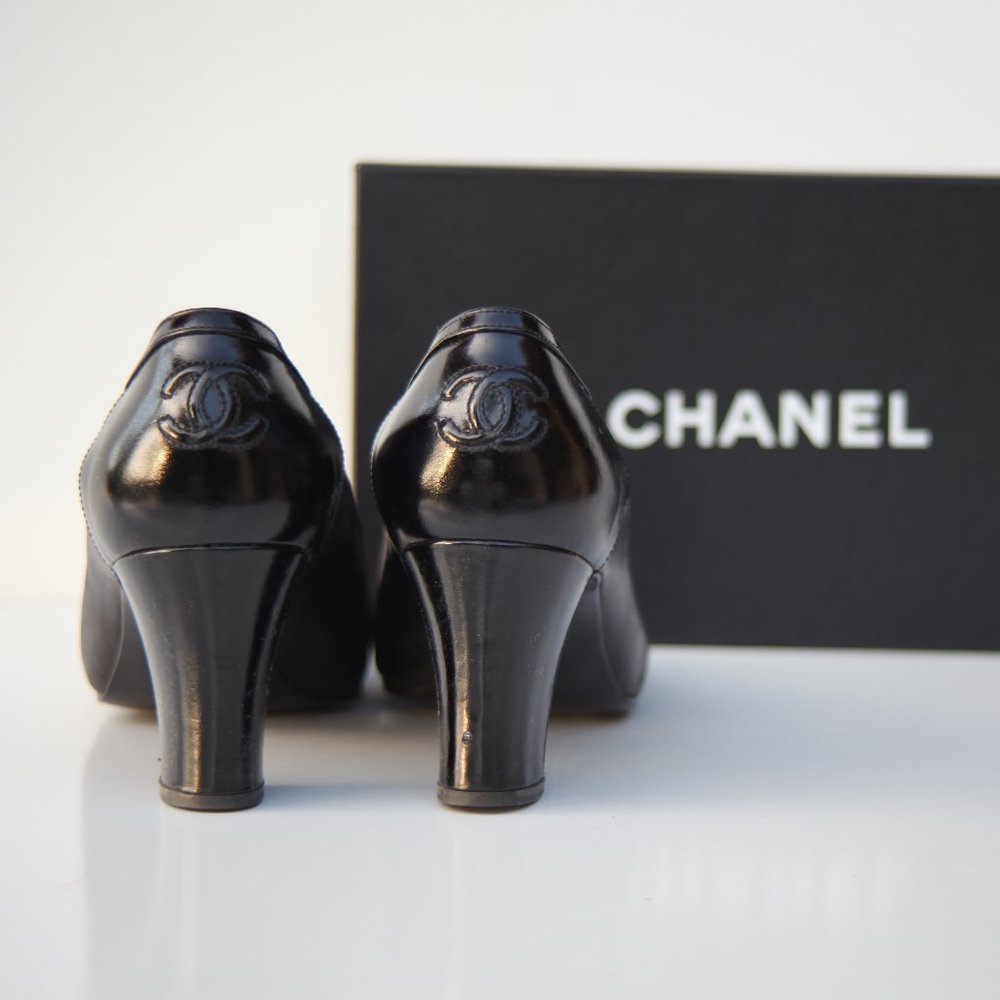 CHANEL black leather heels, patent toe cap & heel, CCs embroidered heel 9-9.5 US